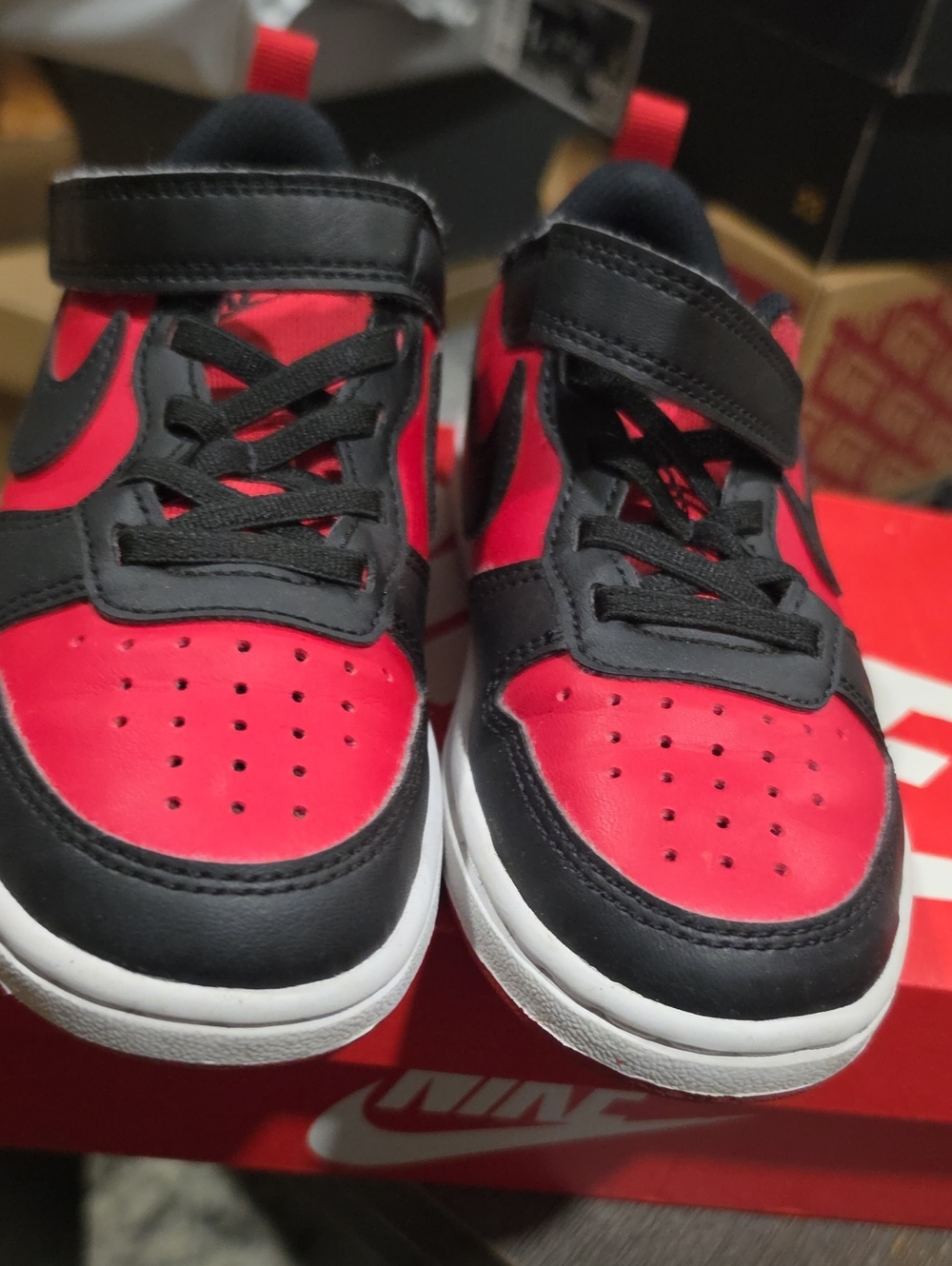 Nike Kids Red and Black Low-Top Sneakers